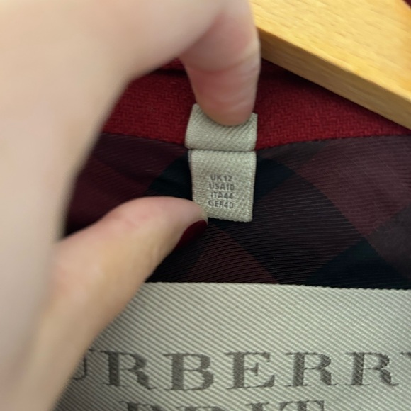 Women’s Burberry red wool coat - Picture 7 of 8
